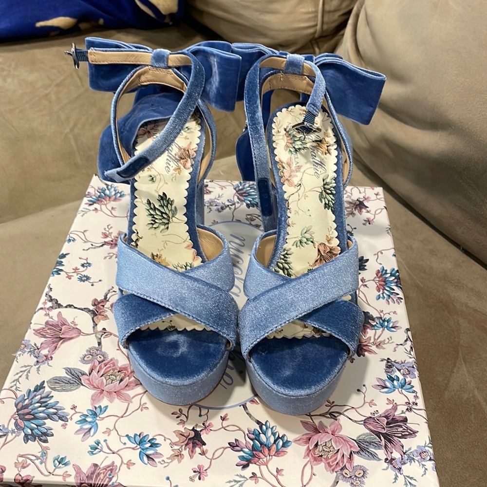 Nicola Bathie Peace Blue Platforms Size 7 New
